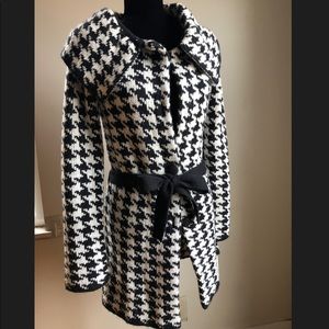Black and White Fever Sweater size Small